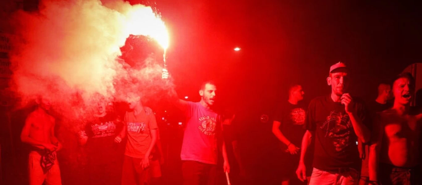 Υποδοχή ηρώων για τους παίκτες του Ολυμπιακού στον Ρέντη (βίντεο)